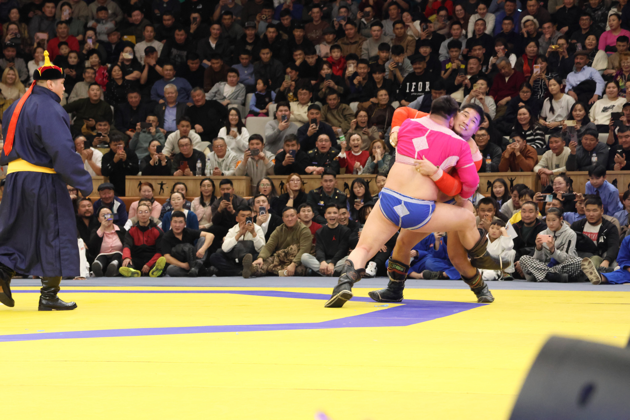 Сар шинийн барилдаанд А.Сүхбат, П.Бүрэнтөгс, Б.Орхонбаяр, Э.Оюунболд, Э.Батмагнай нарын 256 бөх зодоглоно